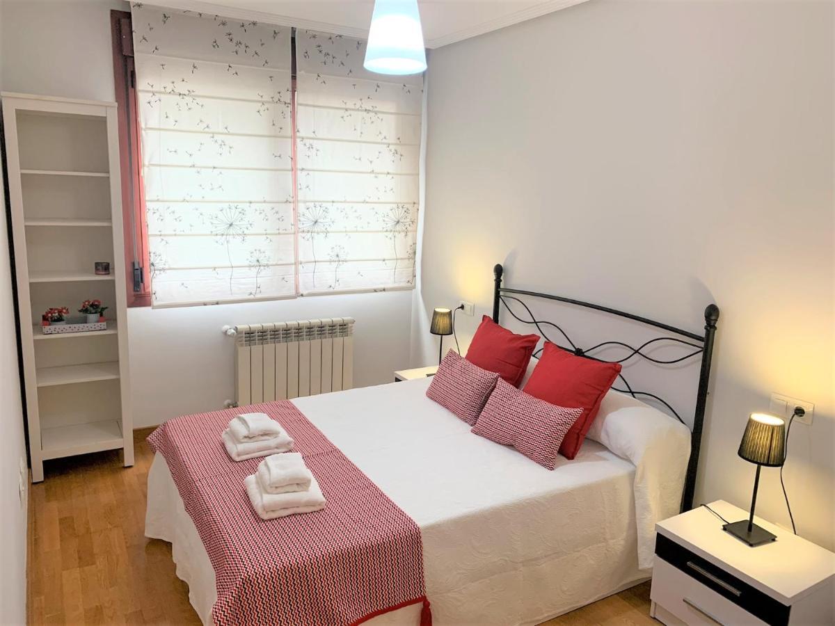 Ferienwohnung Apartamento La Losa Oviédo Exterior foto